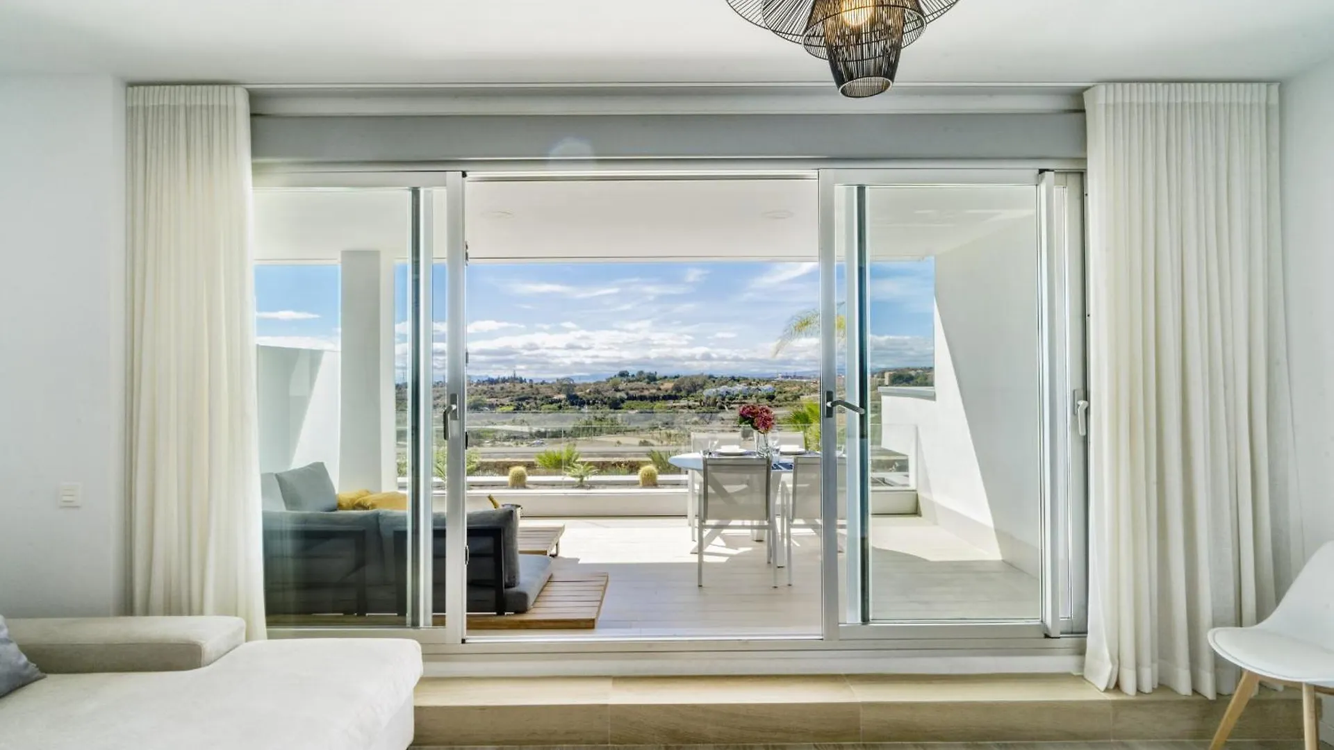 Oceana Views - 2 Bedroom Apartment Estepona